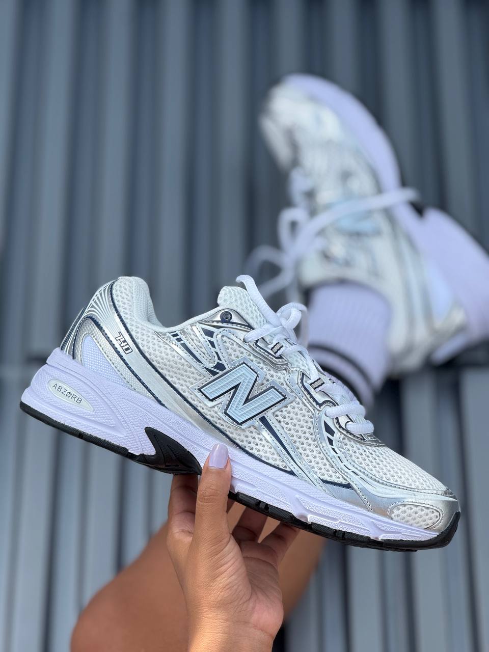New Balance 740 blanca azul