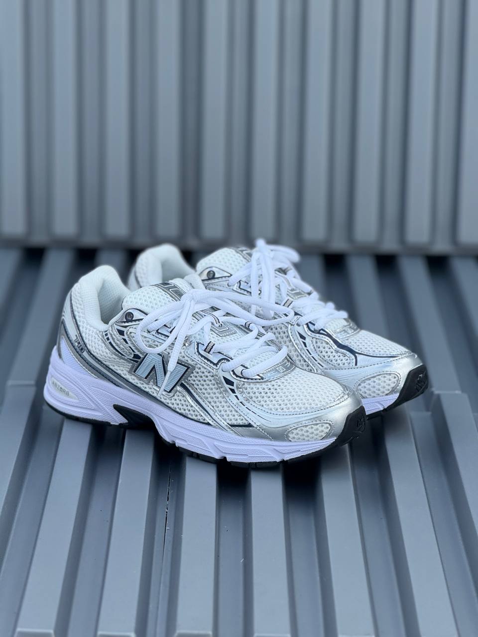 New Balance 740 blanca azul