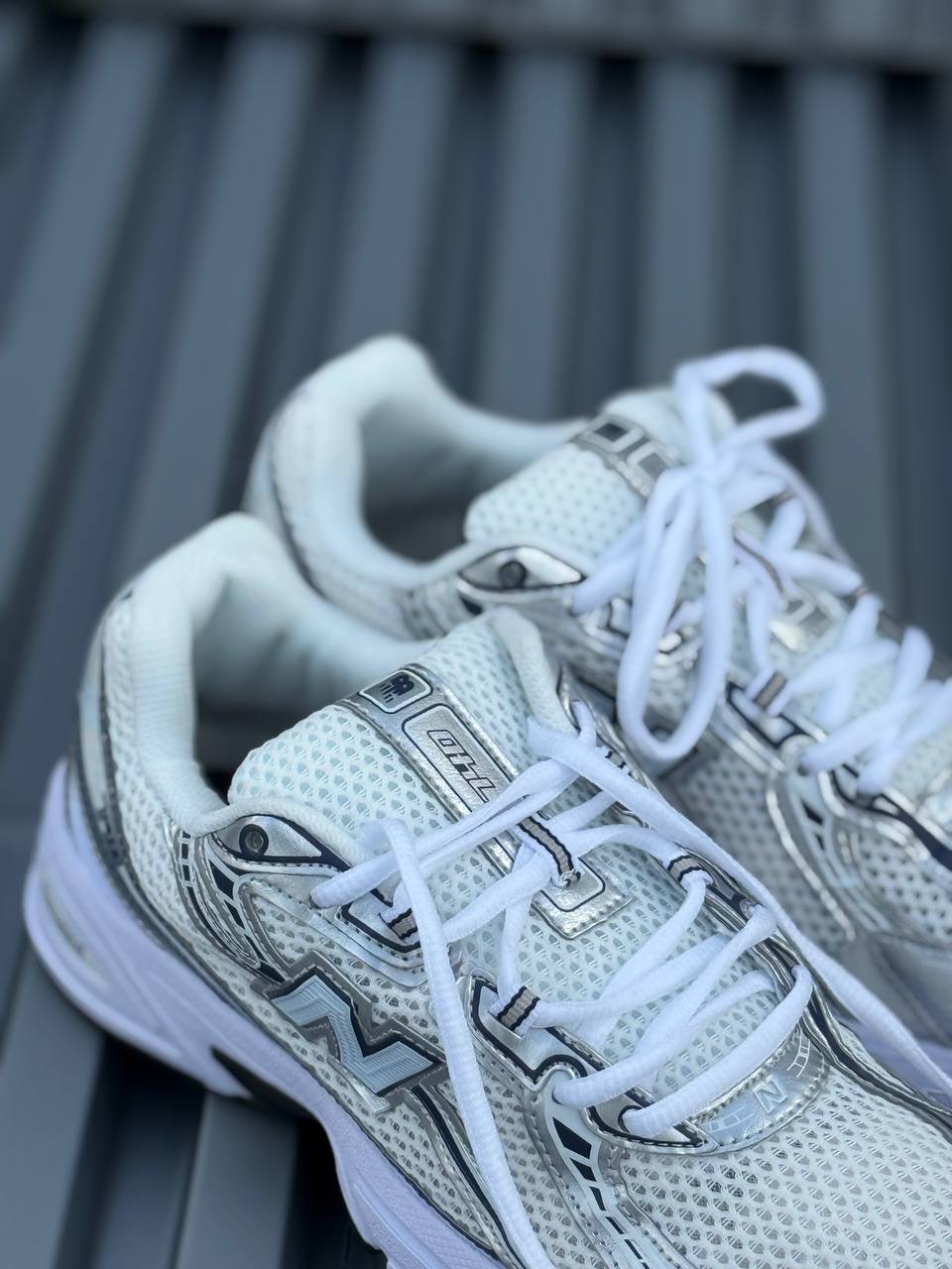 New Balance 740 blanca azul