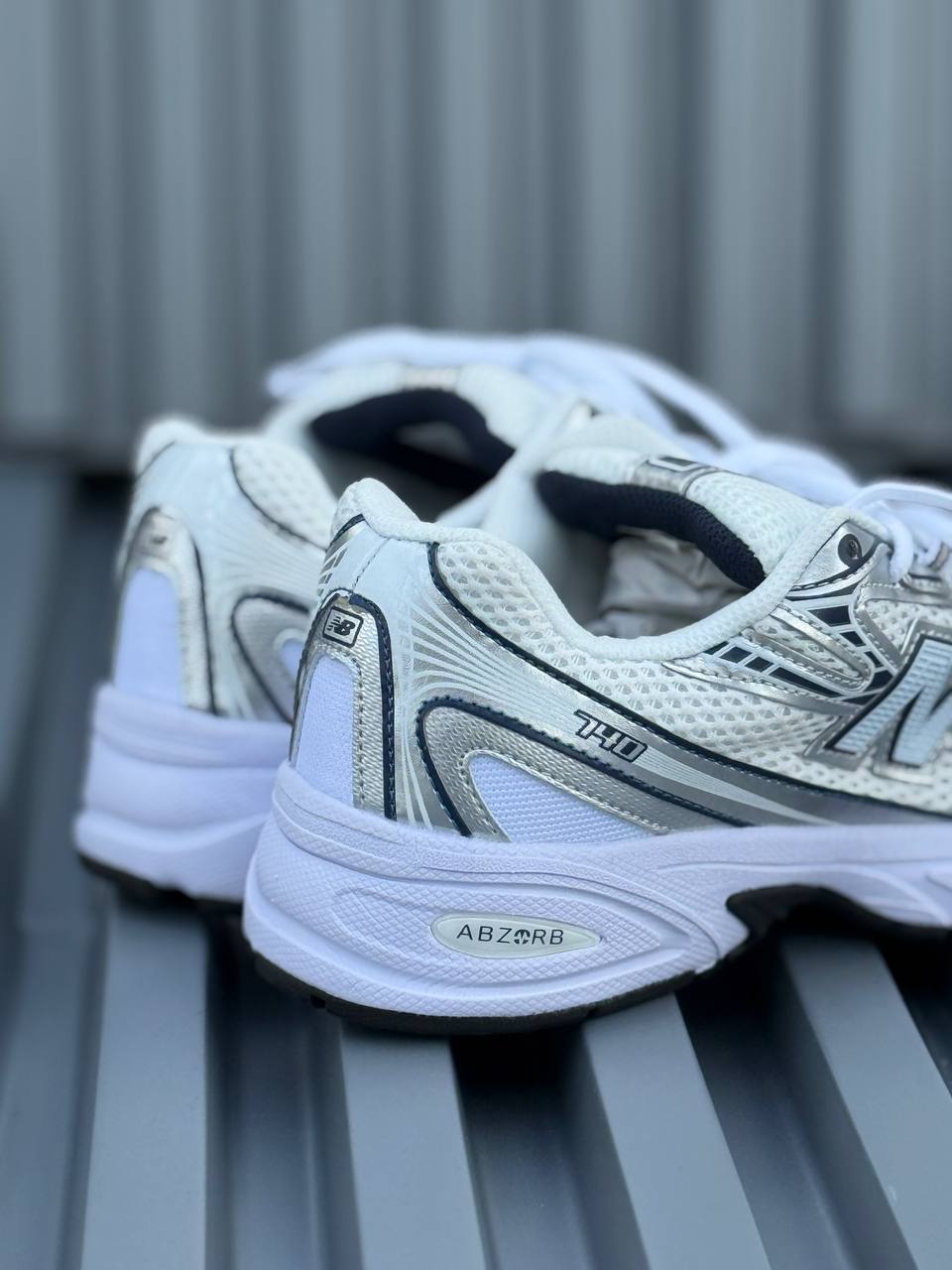 New Balance 740 blanca azul