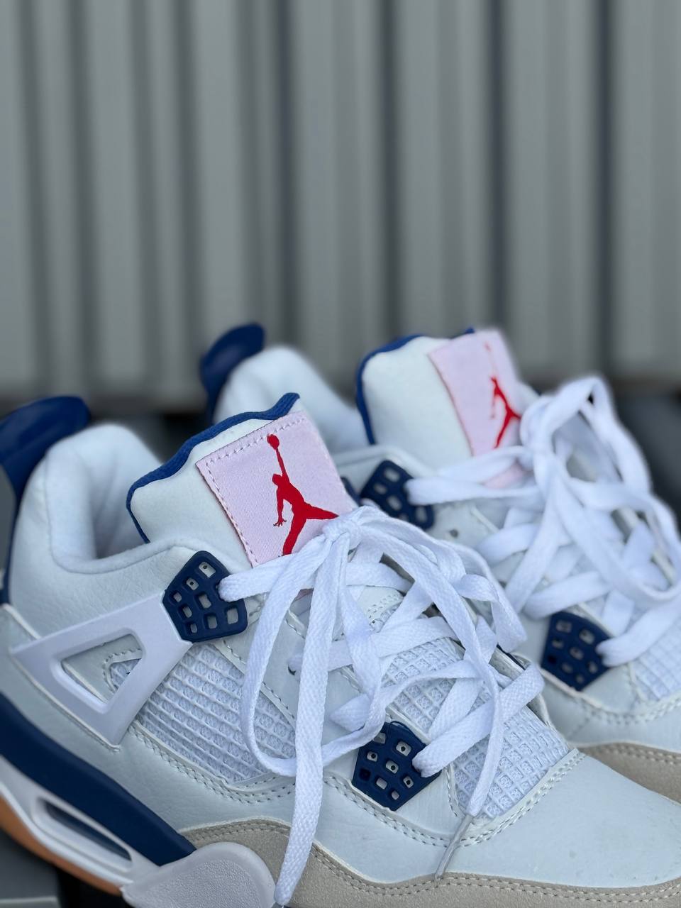 Jordan Retro 4 SB blanca AZUL