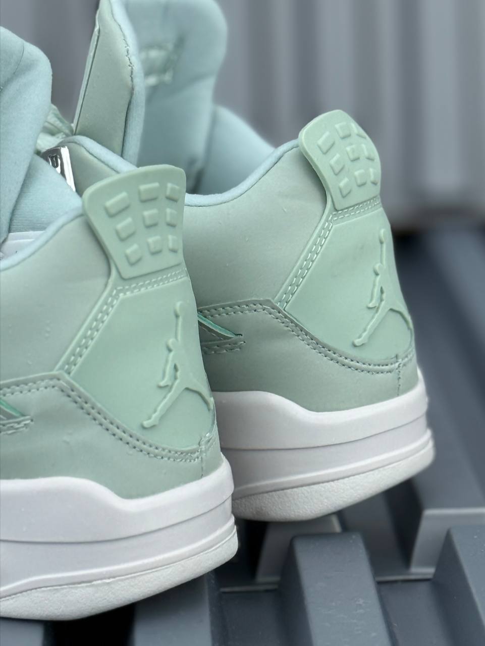Jordan Retro 4 seafoam