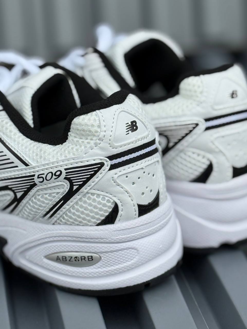 New Balance 509 blanca negra