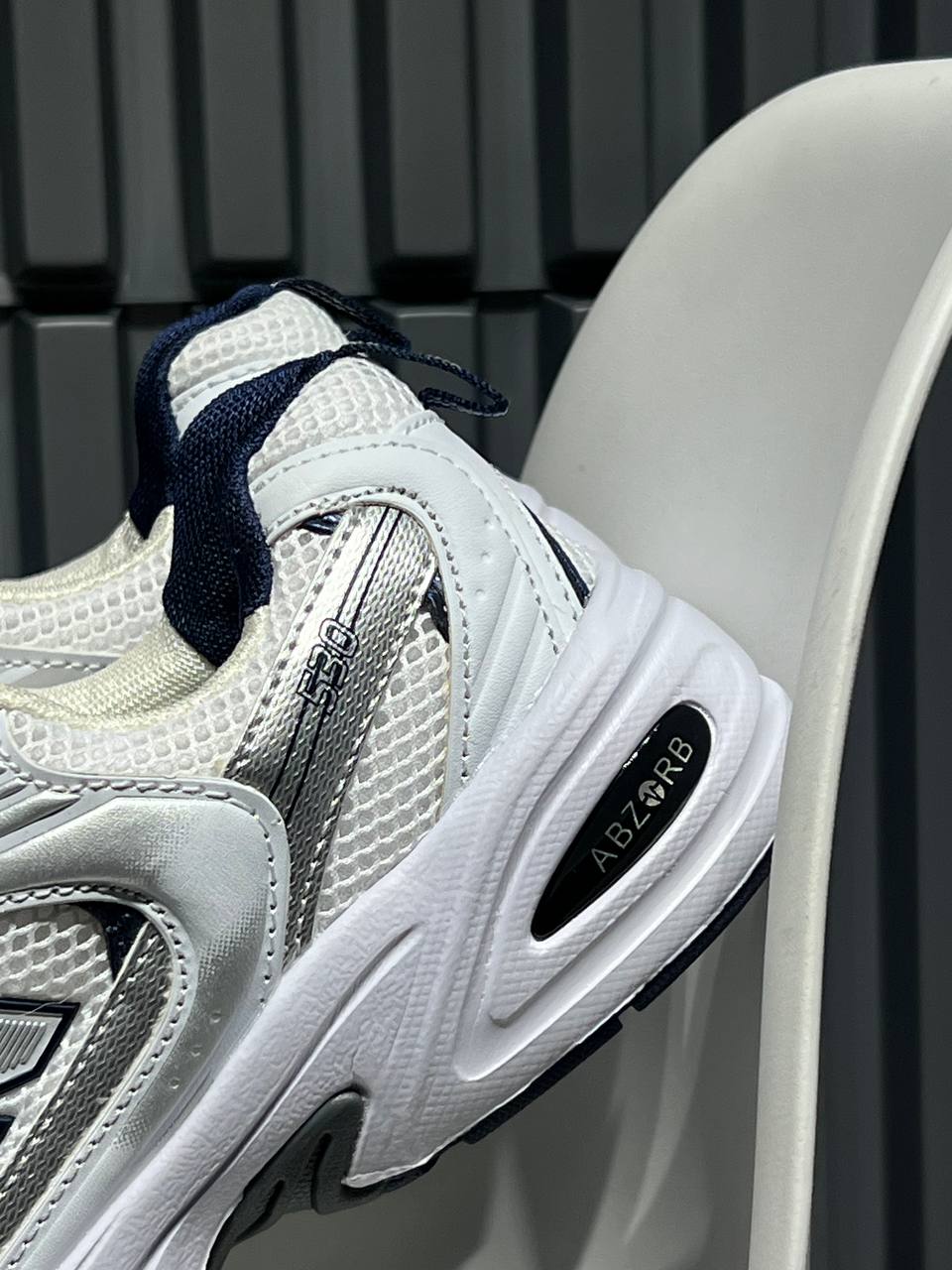 New Balance 530 blanca azul