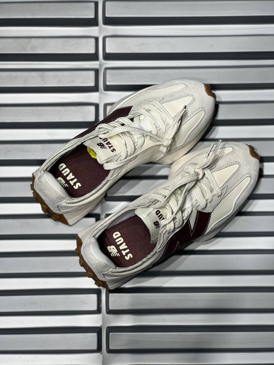 New Balance 327 vinotinto