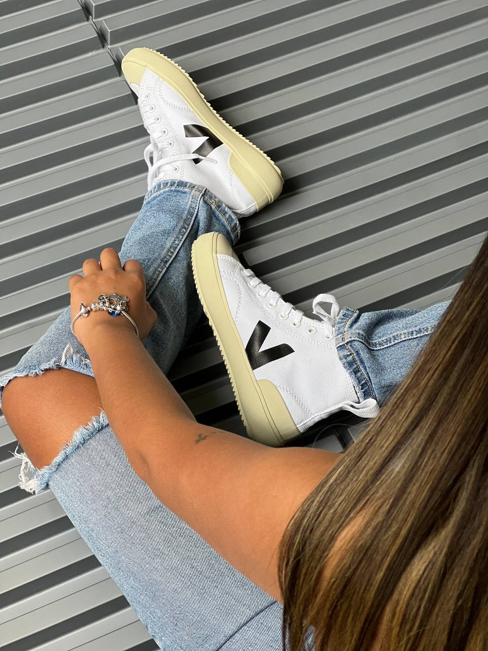 Veja Tela con V negra