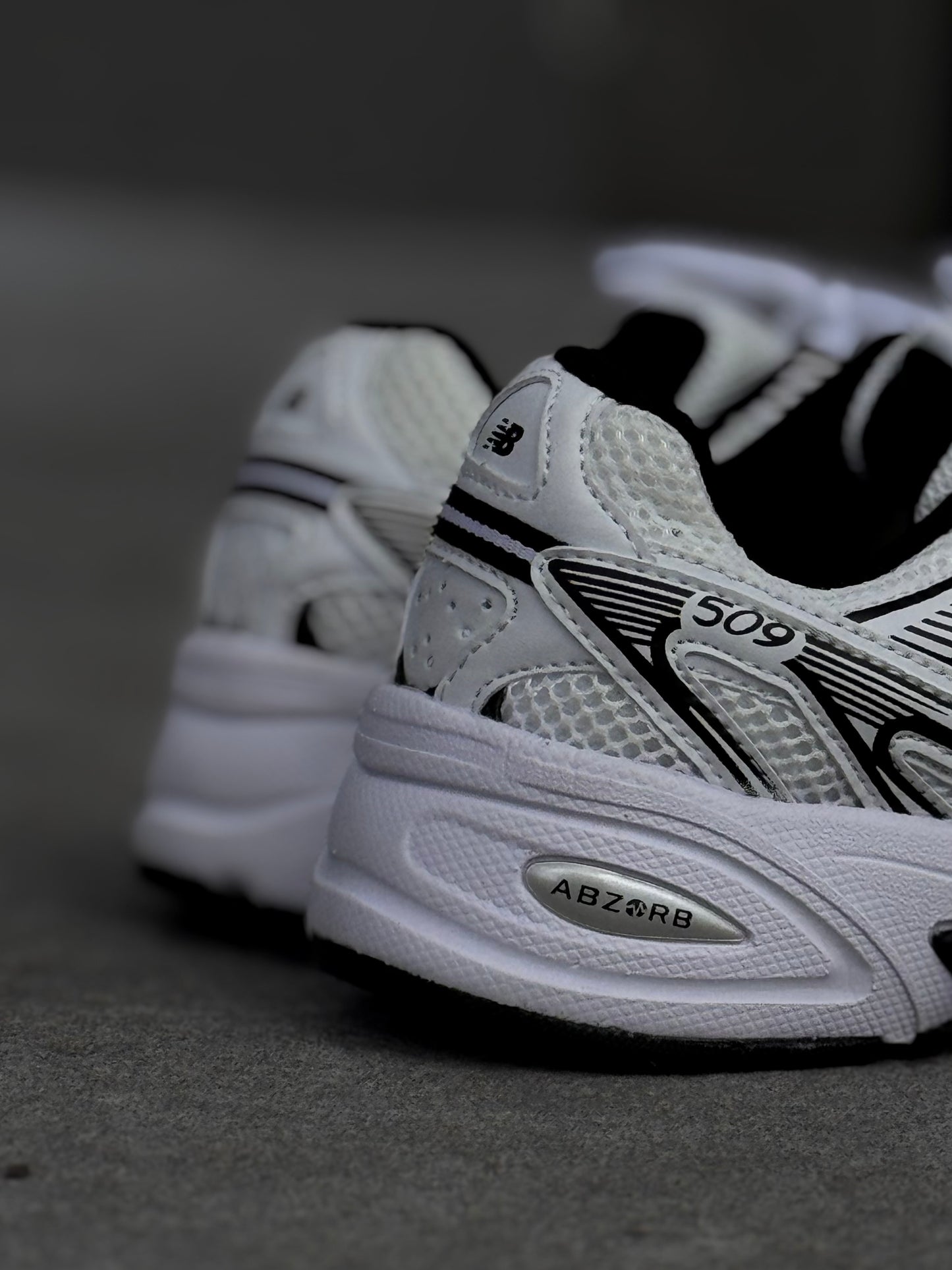 New Balance 509 blanca negra