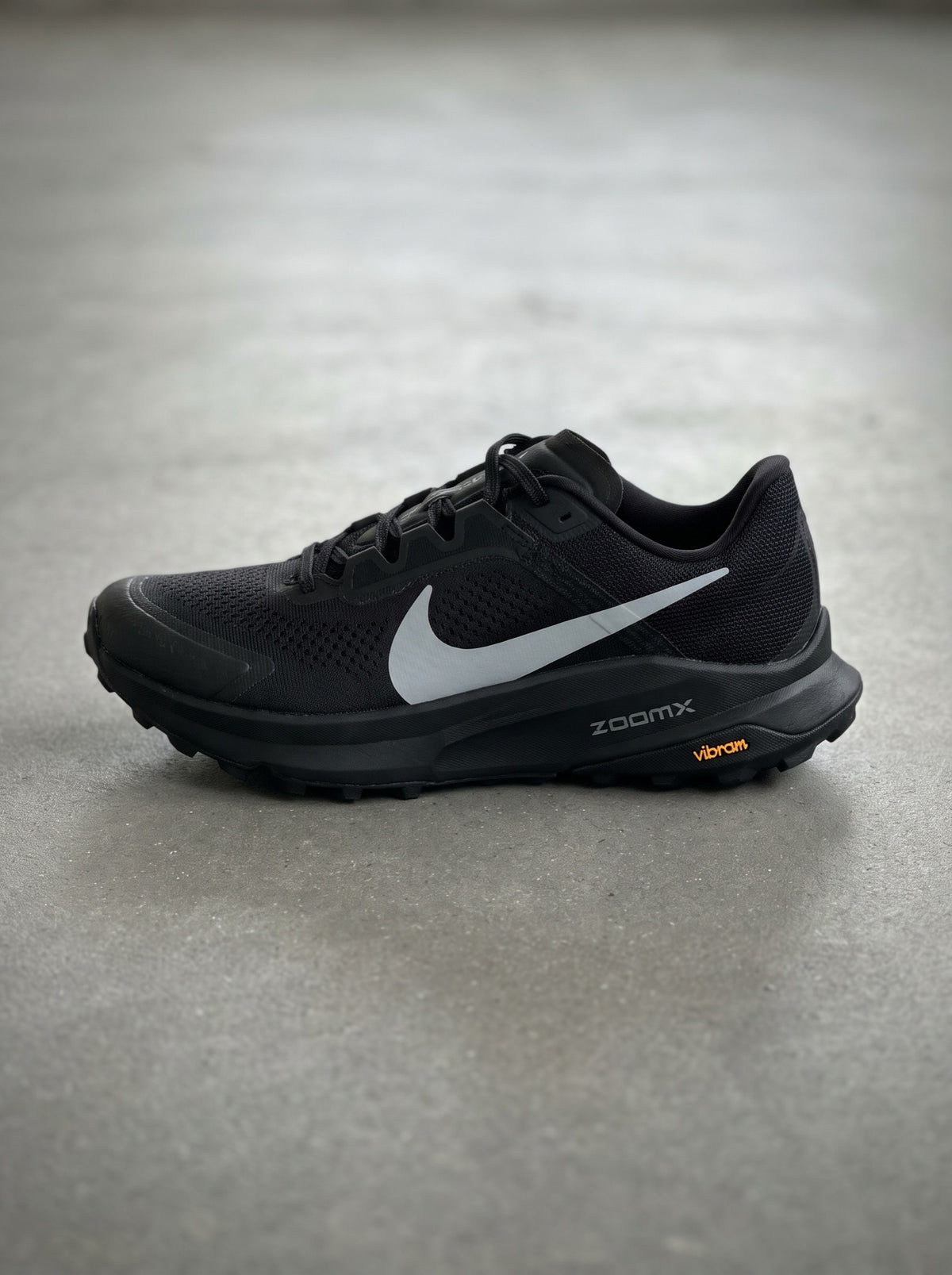 Nike ZoomX Zegama Trail 2 Negra Gris