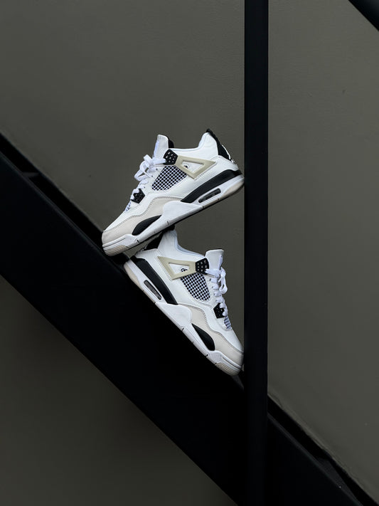 Jordan Retro 4 blanca negra