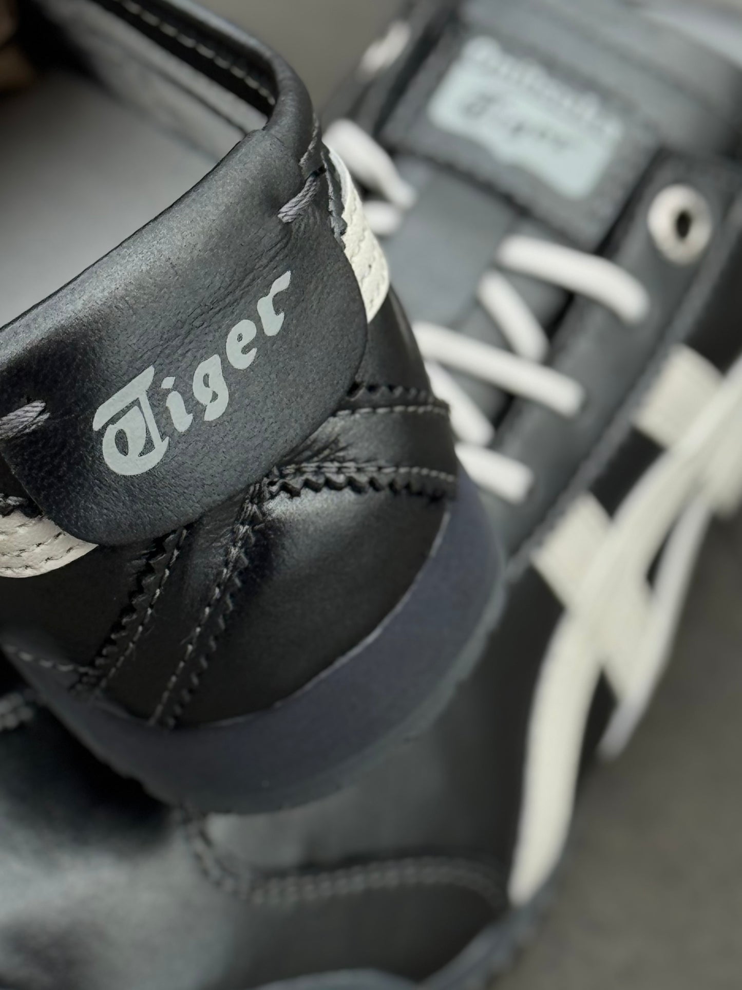 Tigger Onitsuka plata oscuro