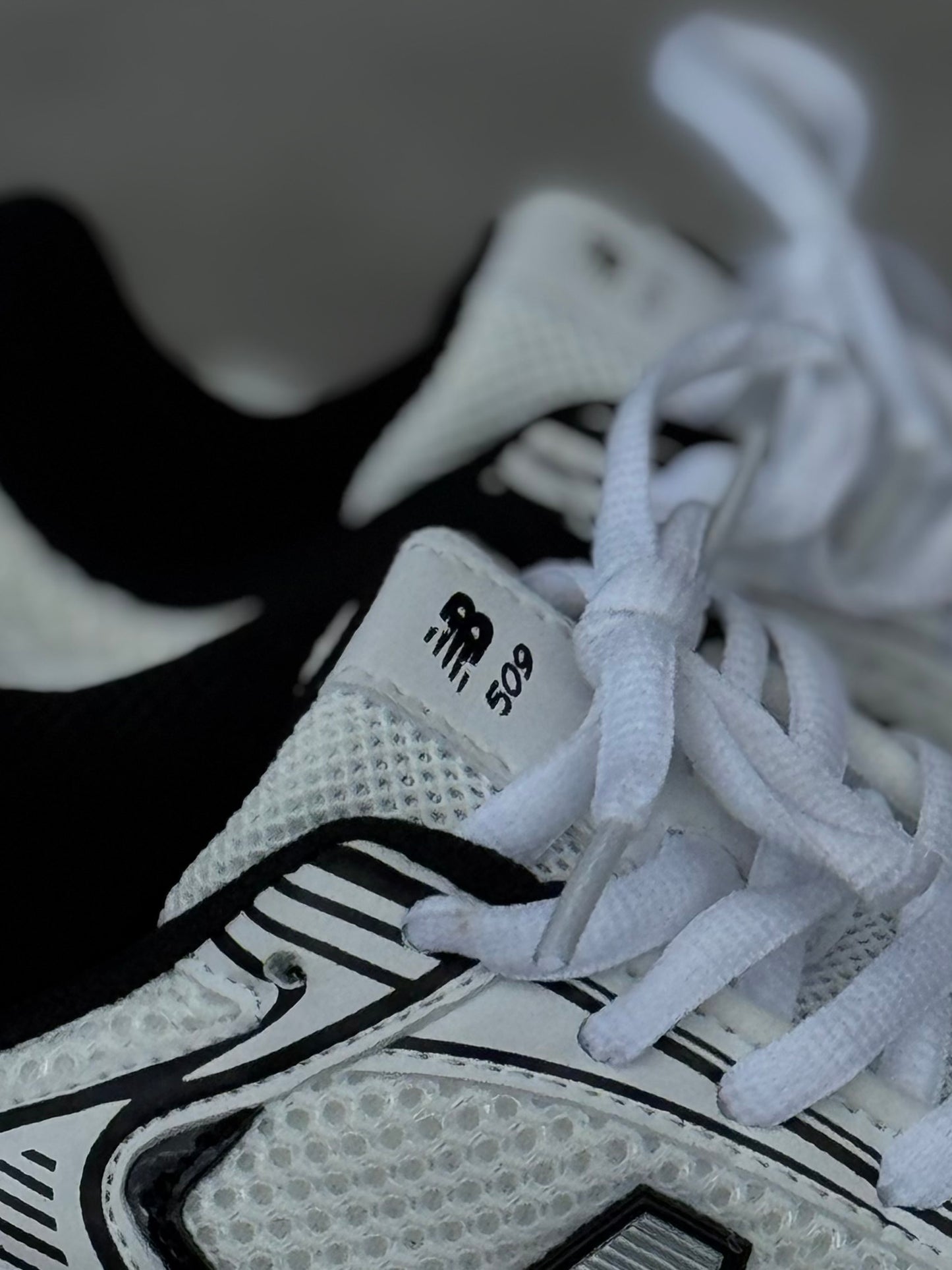 New Balance 509 blanca negra