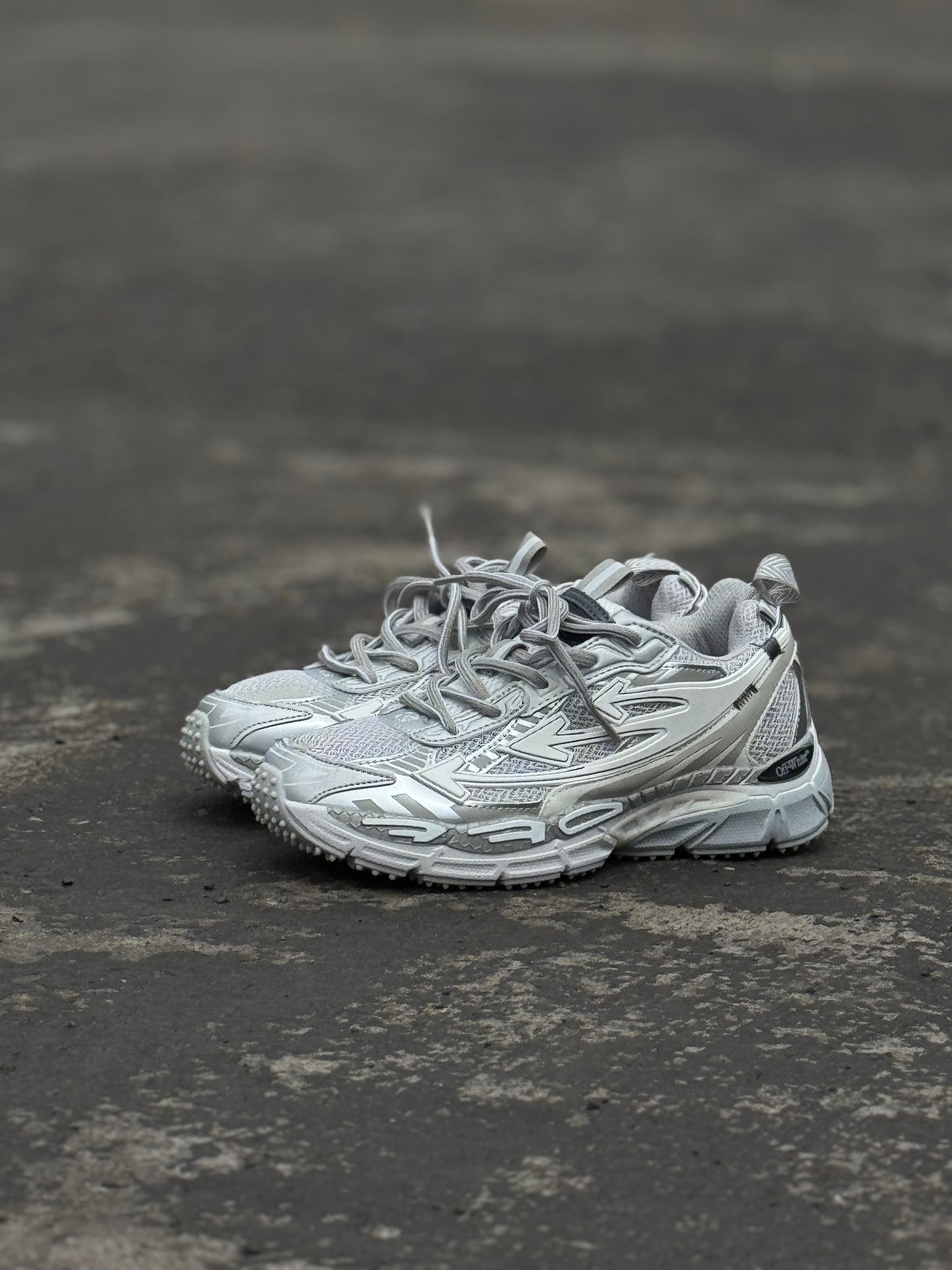 Off-White Be Rigth Back Silver