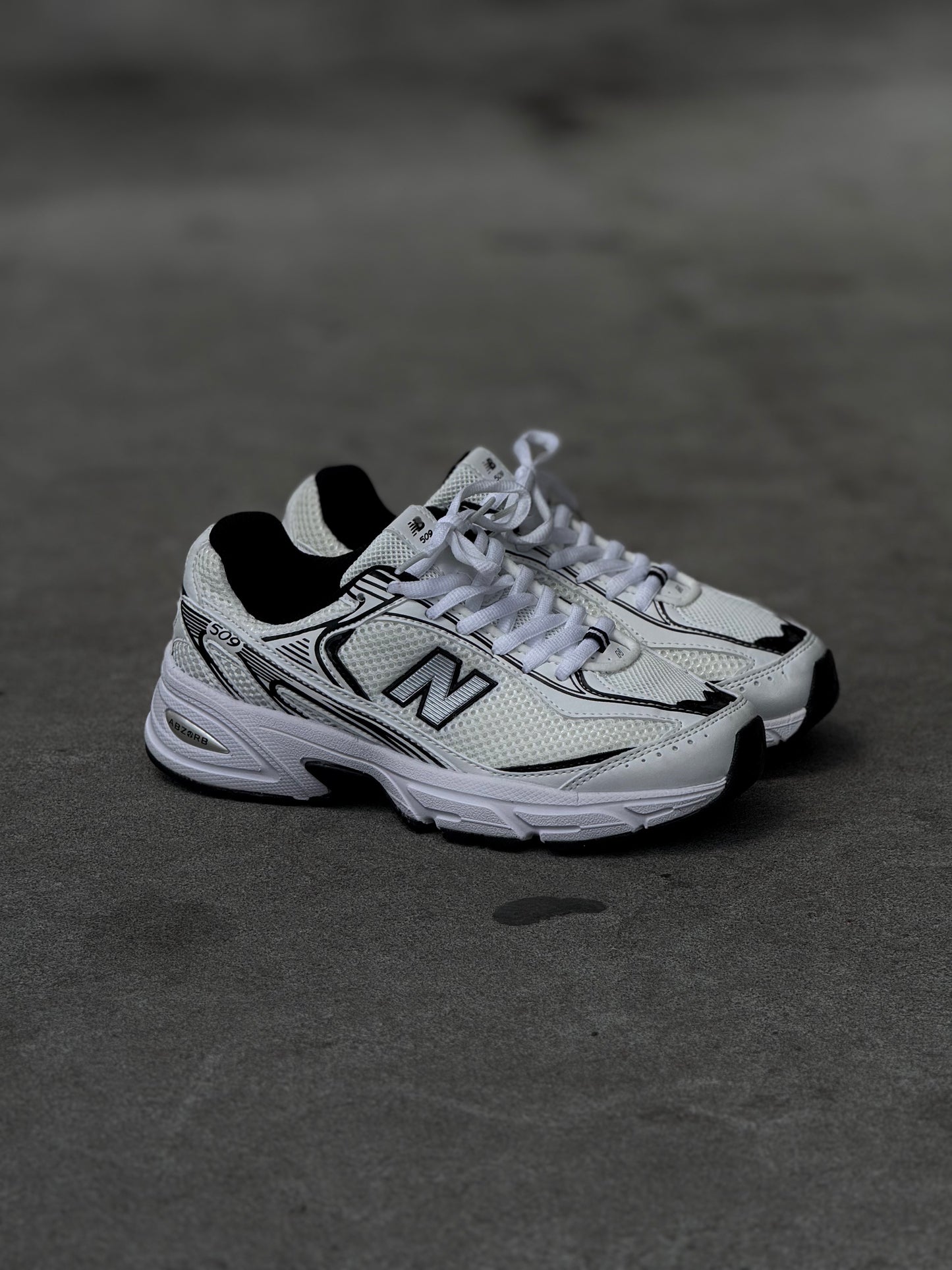 New Balance 509 blanca negra