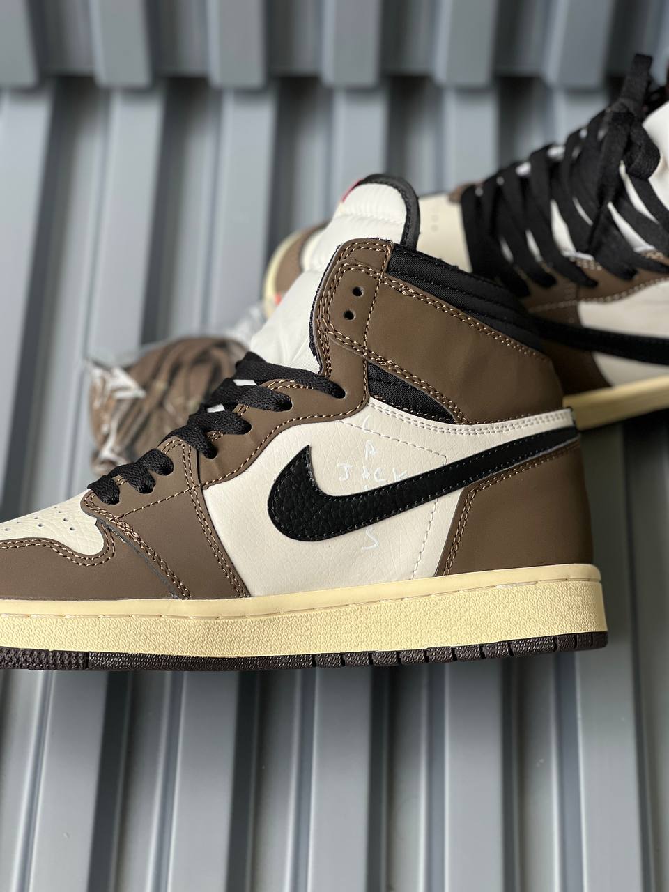 Nike Jordan x Travis Scott