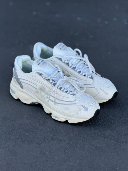 New Balance 1000 Beish Claro
