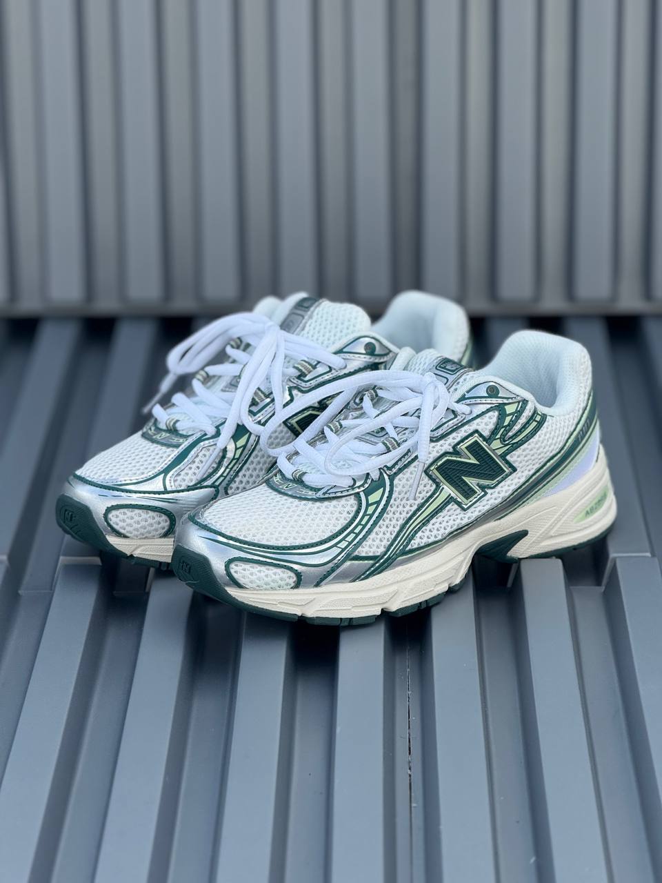 New Balance 740 blanca verde