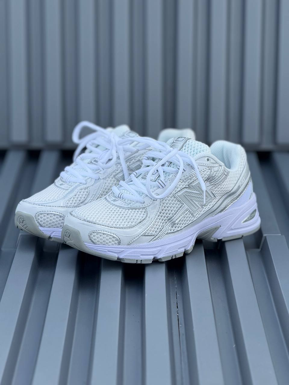 New Balance 740 blanca gris