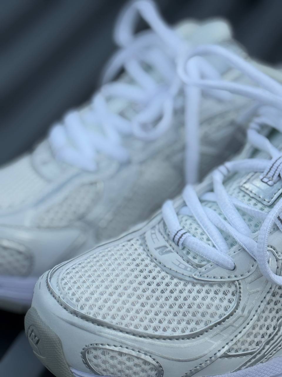 New Balance 740 blanca gris