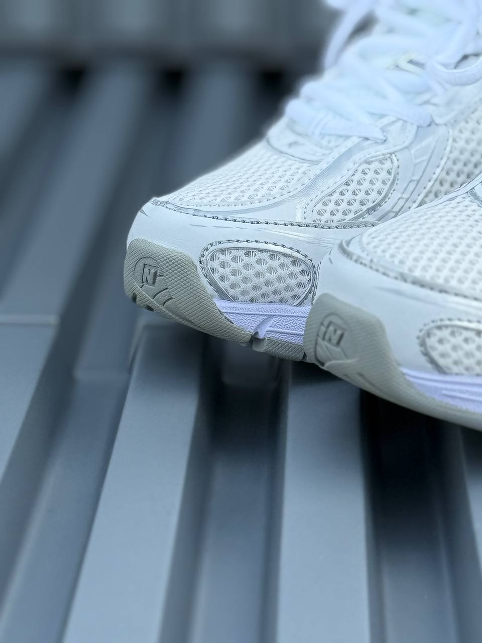 New Balance 740 blanca gris