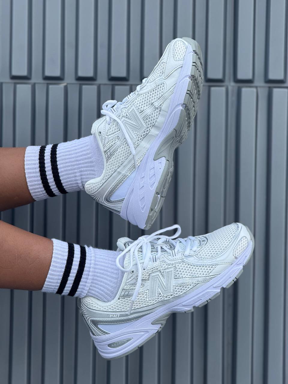 New Balance 740 blanca gris