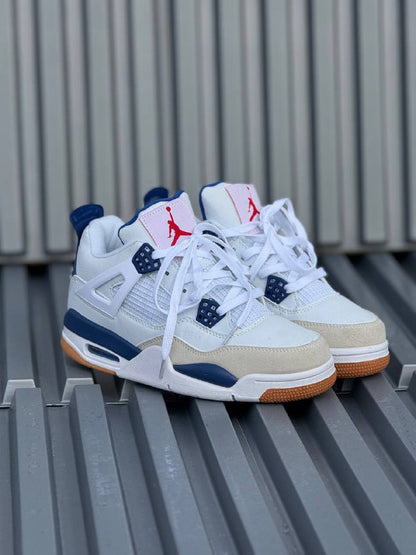 Jordan Retro 4 SB blanca AZUL