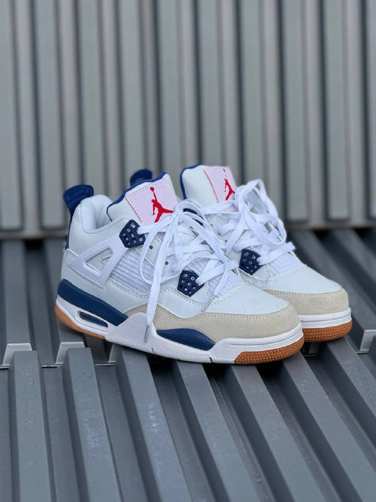 Jordan Retro 4 SB blanca AZUL