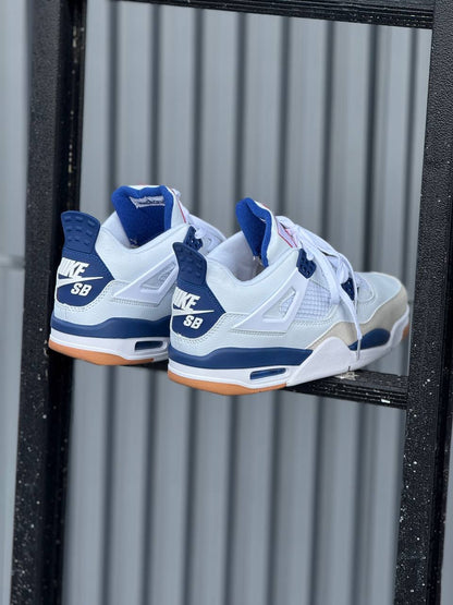 Jordan Retro 4 SB blanca AZUL