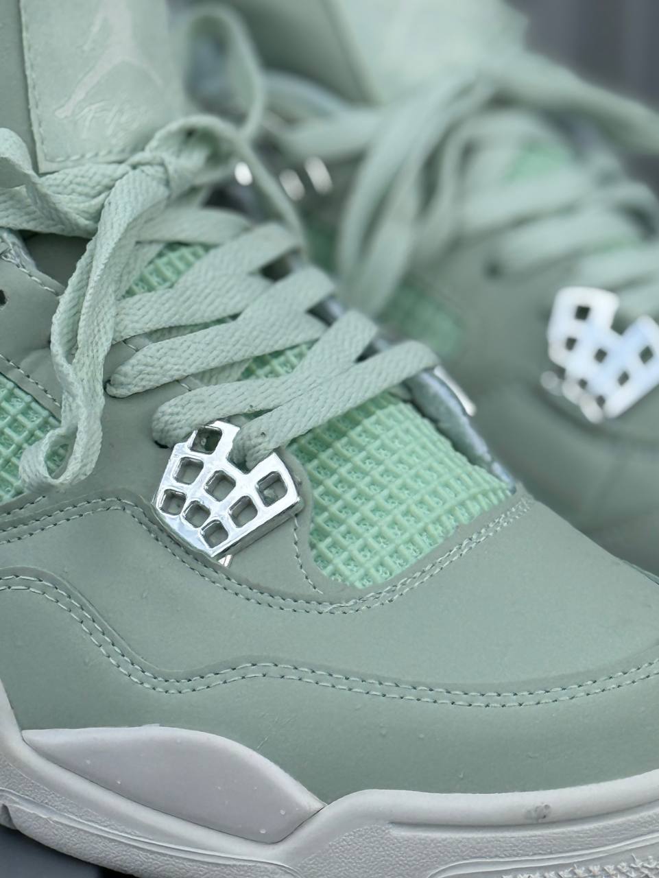 Jordan Retro 4 seafoam