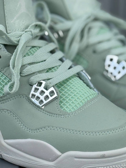 Jordan Retro 4 seafoam