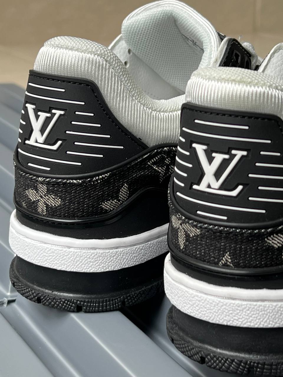Louis Vuitton  trainer blanca negra