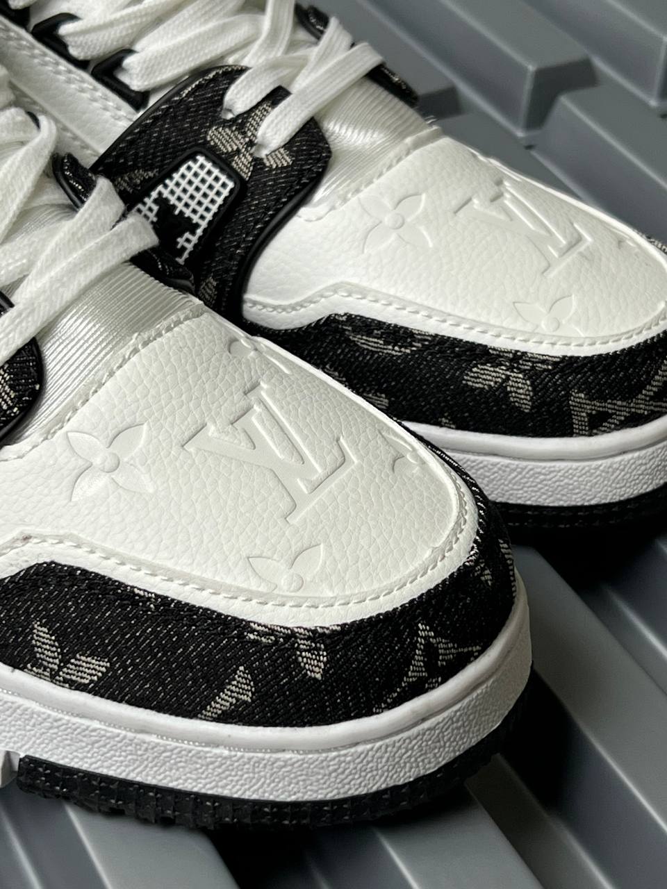 Louis Vuitton  trainer blanca negra
