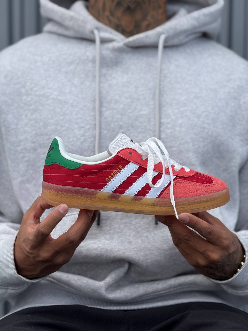 Adidas Gazelle rojas con verde
