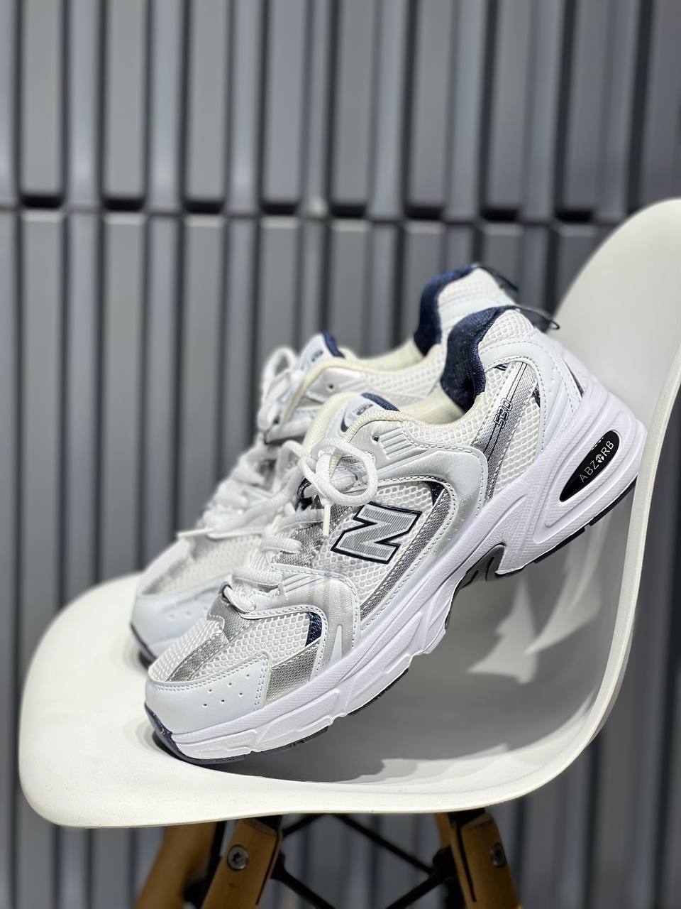 New Balance 530 blanca azul