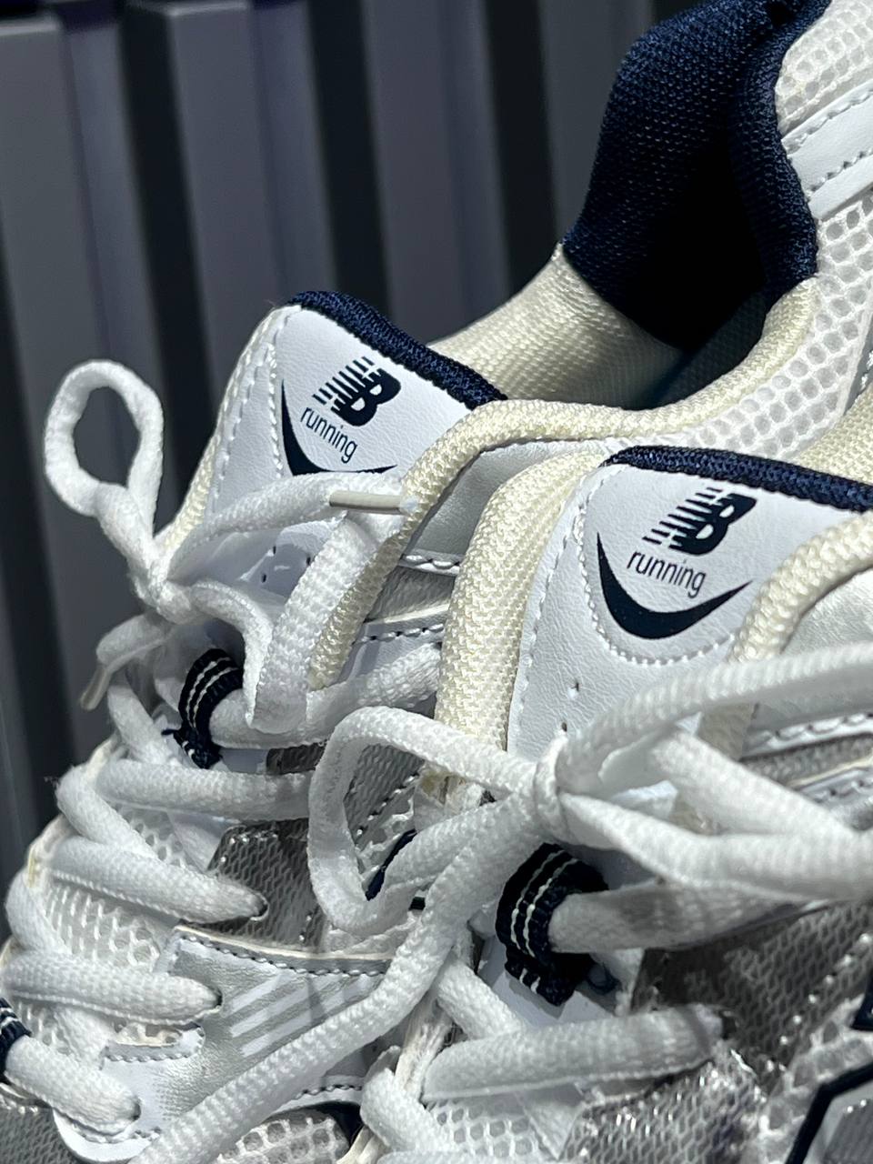 New Balance 530 blanca azul