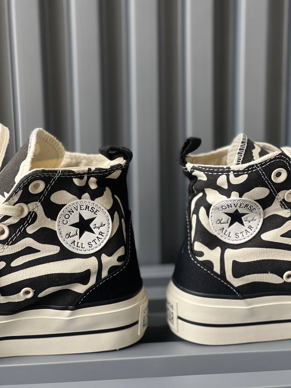 Converse Zebra