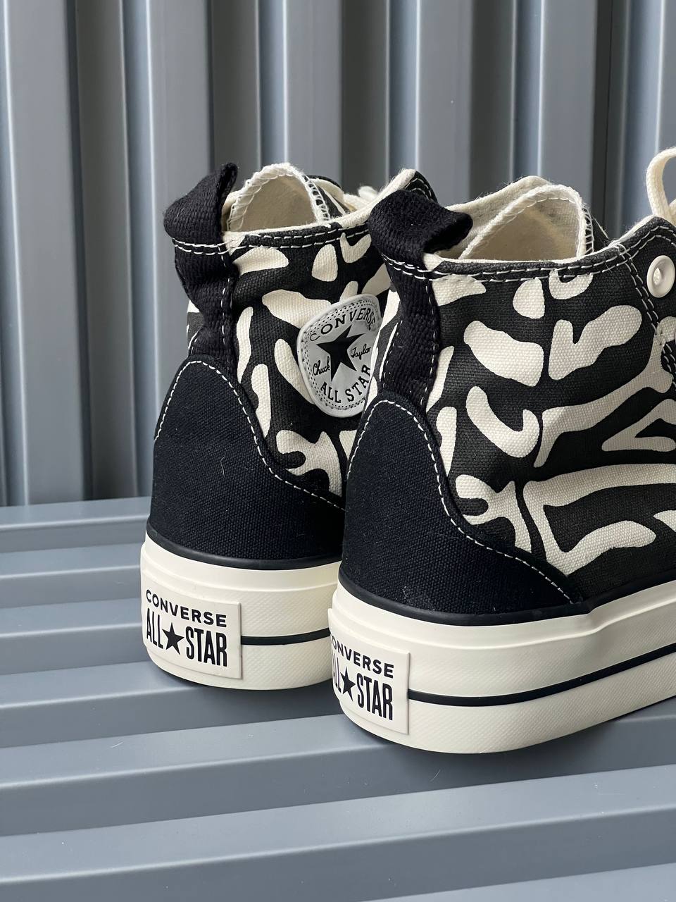 Converse Zebra