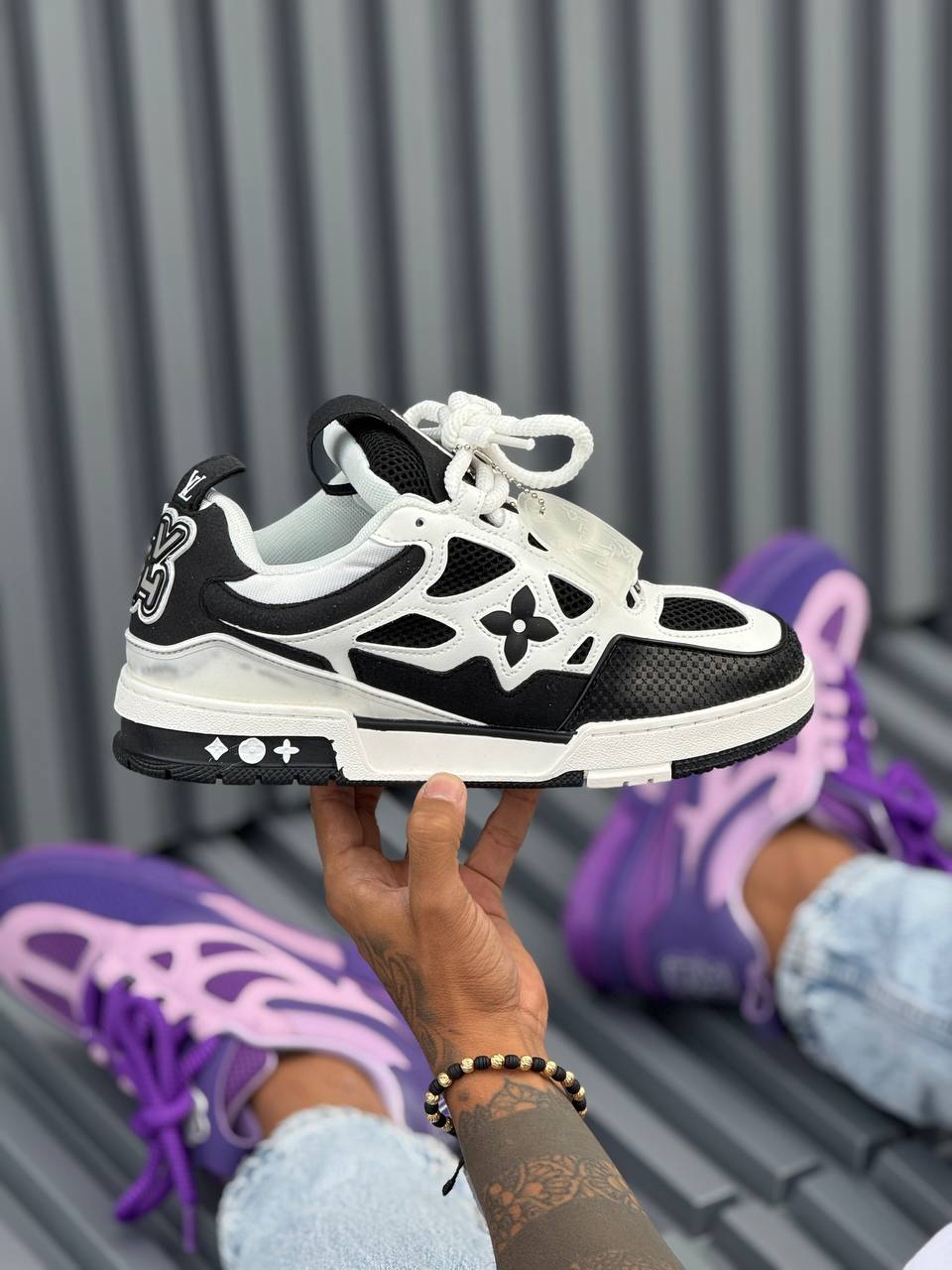 Louis Vuitton Negra con Blanco