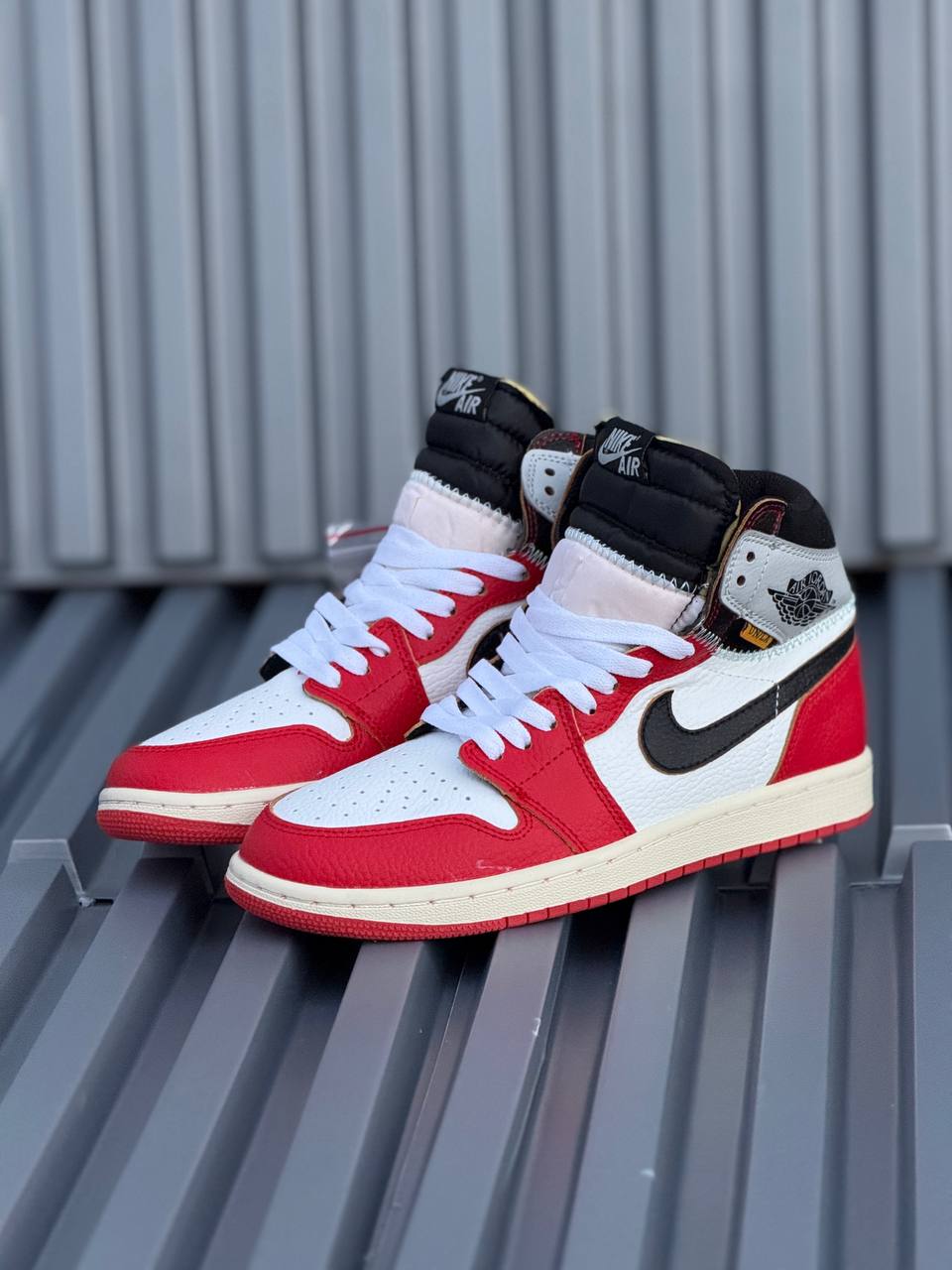Nike X Jordan Retro 1 Chicago