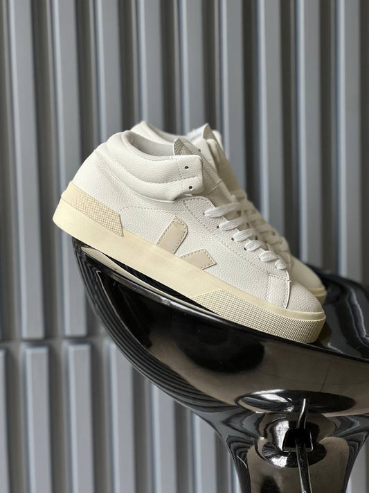 Veja en bota blanca