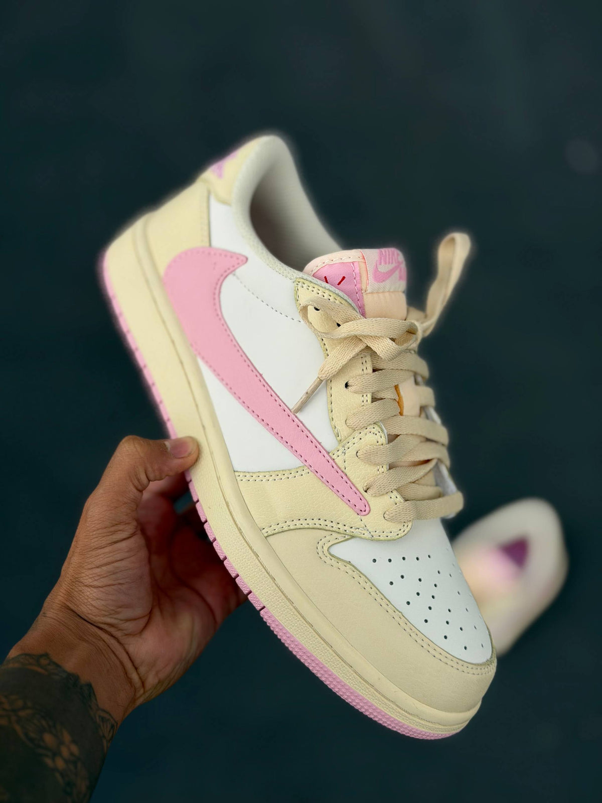Air Jordan 1 Retro Low OG SP x Travis Scott "Shy Pink"