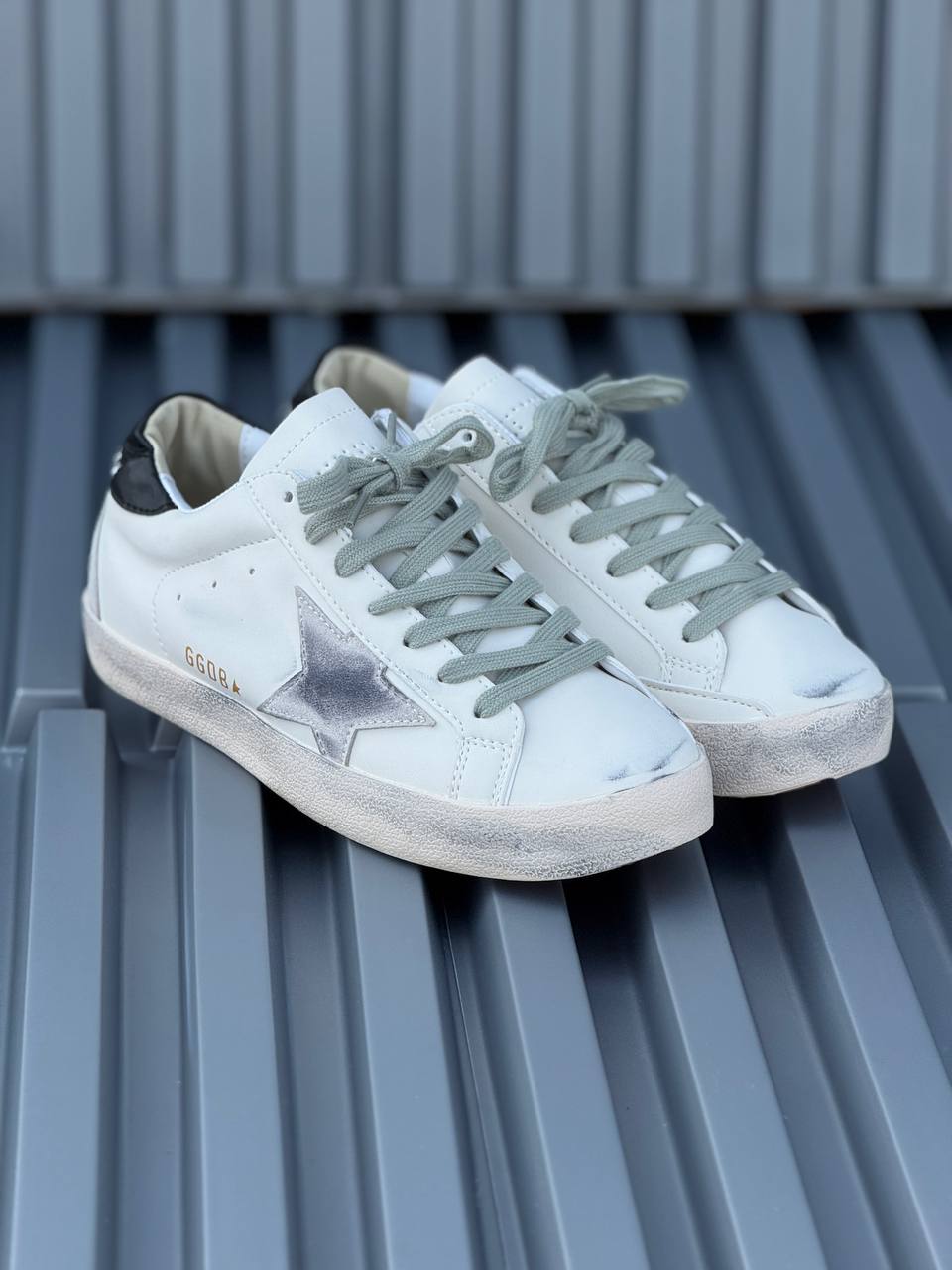 Golden Goose Negro con gris