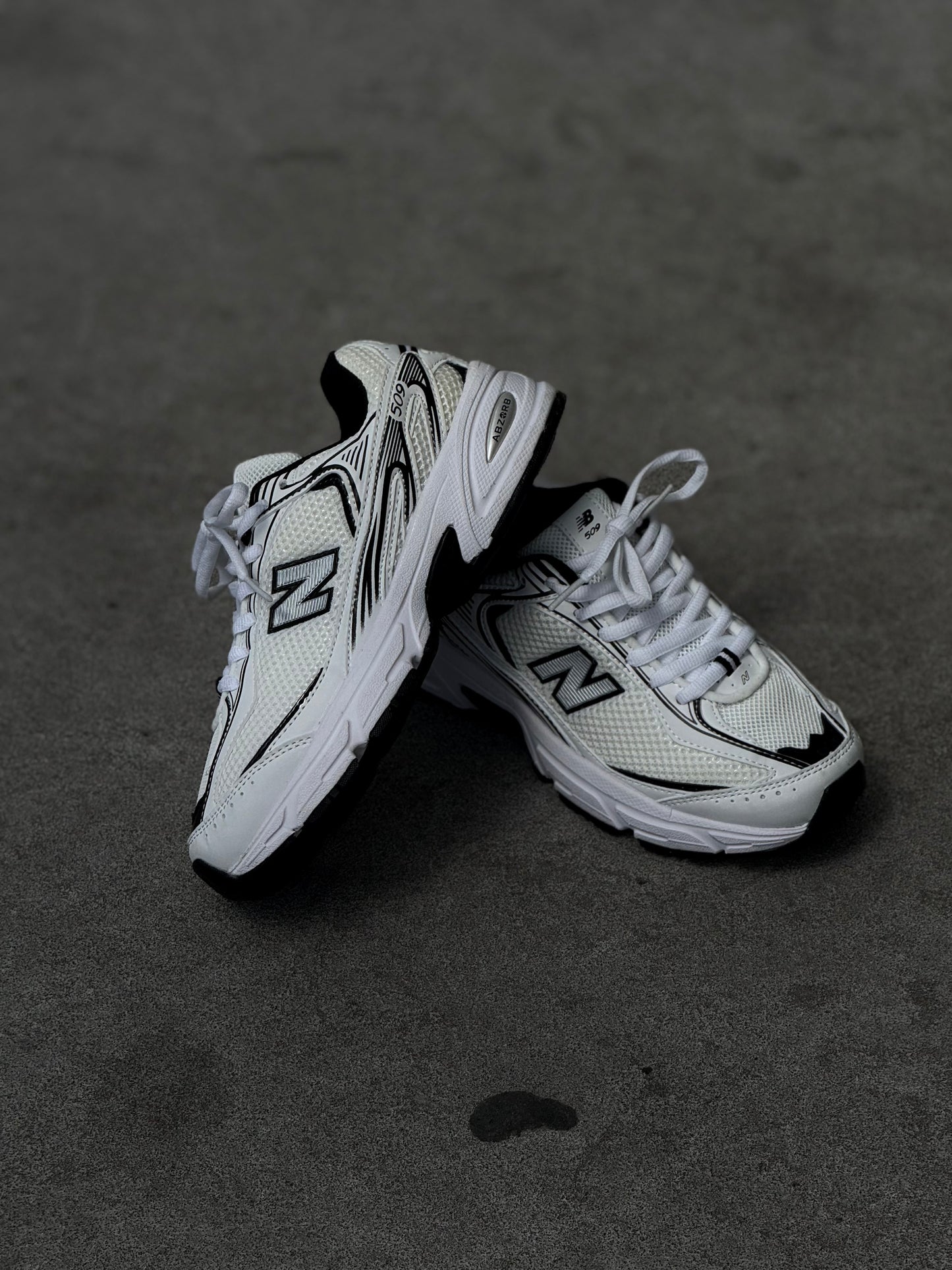 New Balance 509 blanca negra