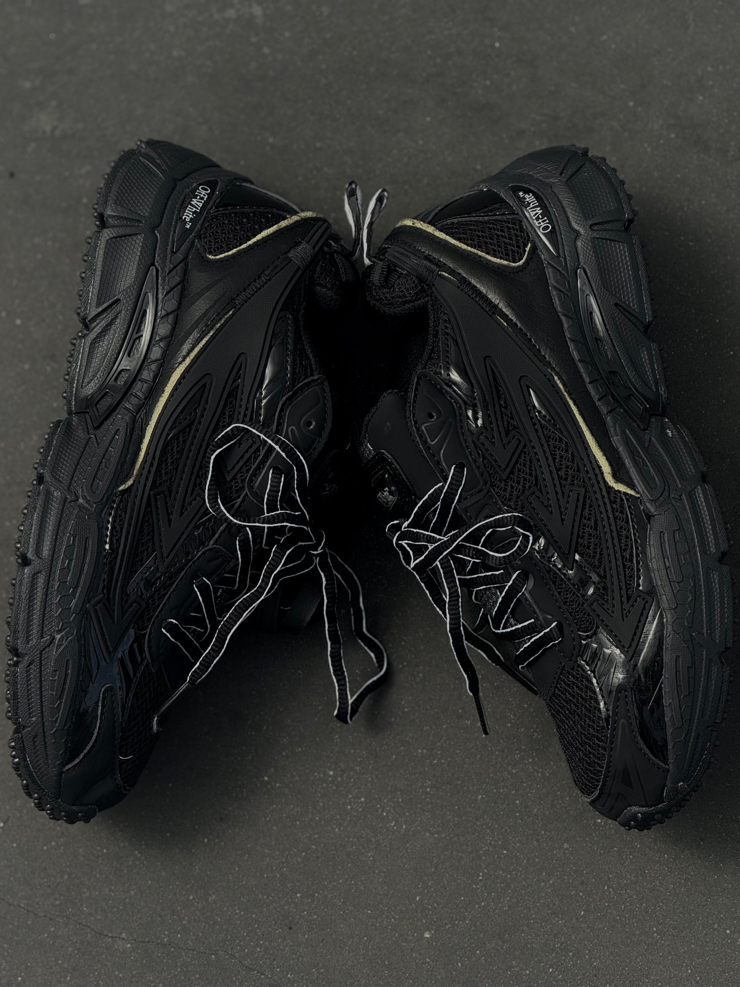 Off-White Be Rigth Back Black