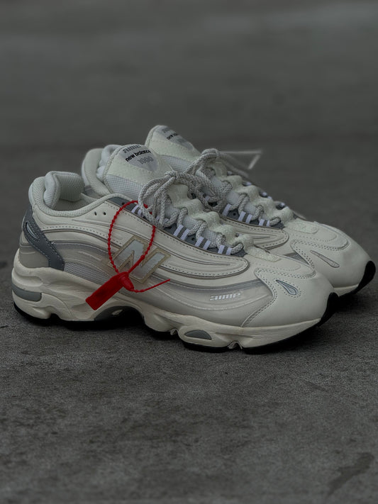 New Balance 1000 Blanca Beish