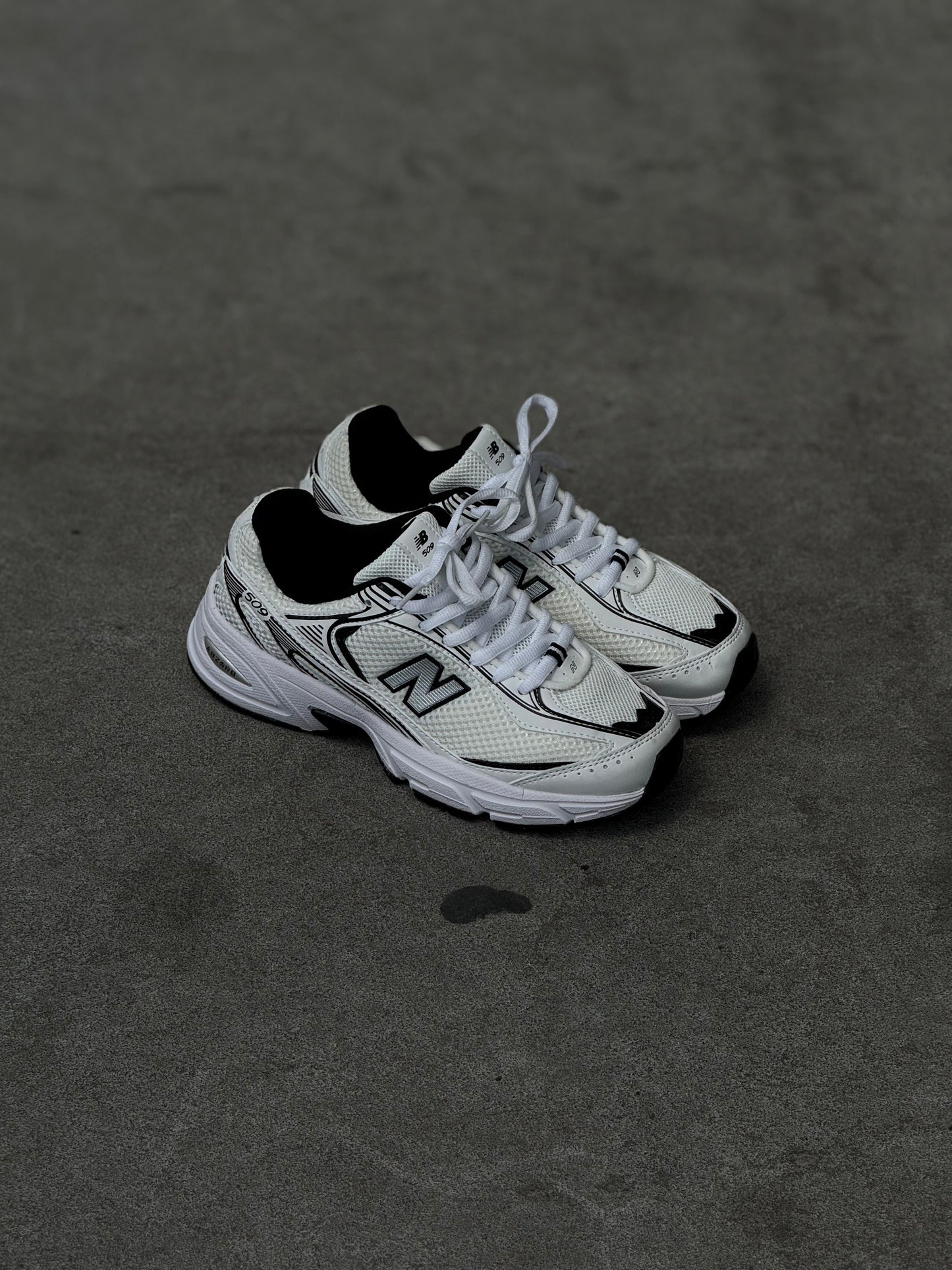 New Balance 509 blanca negra