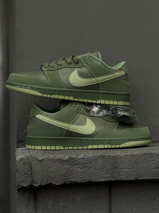 Nike Dunk Low Premium “Oil Green”