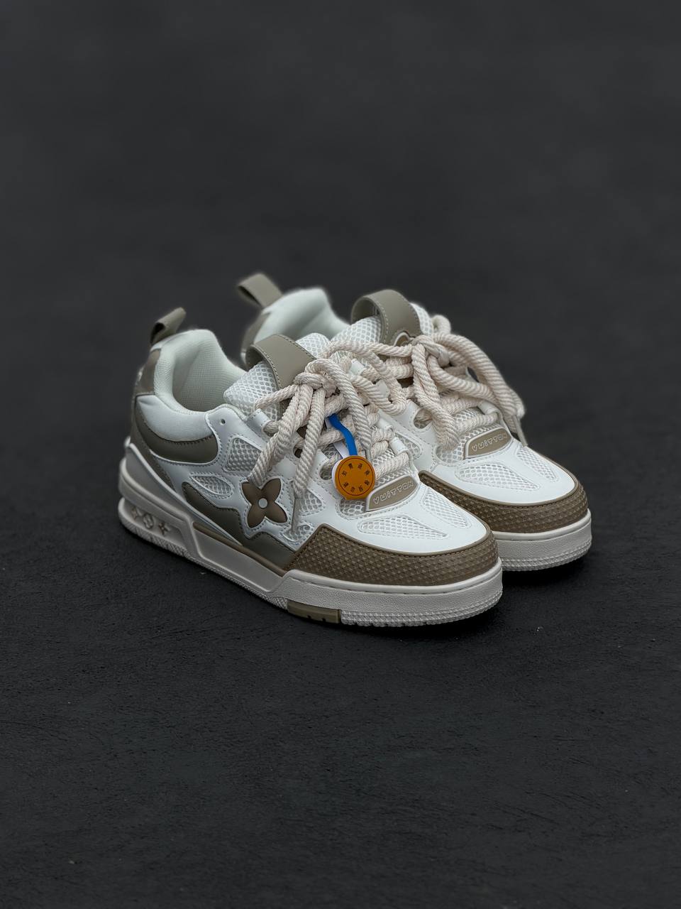 louis vuitton skate beig