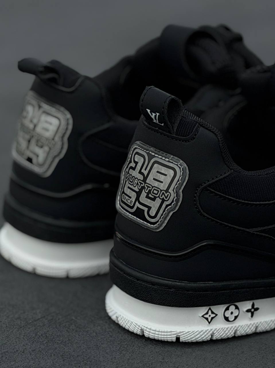 louis vuitton negra blanca