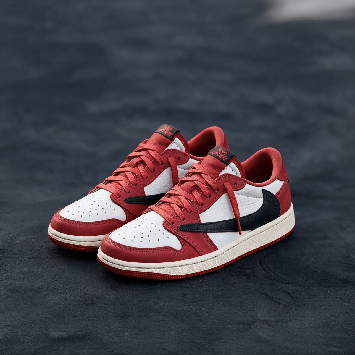 Nike Travis scott red