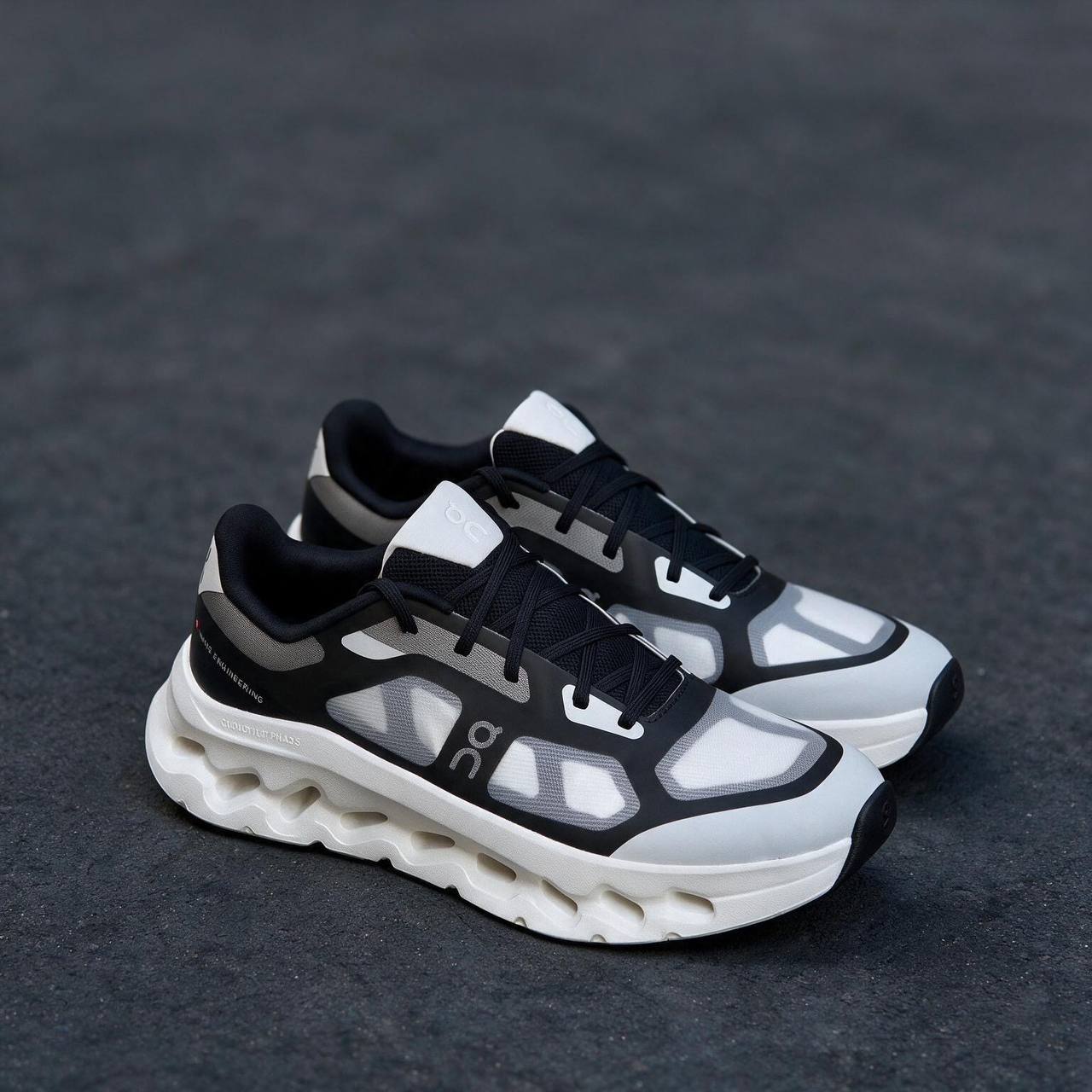 ON Clouditil Reemix Blanca/negra